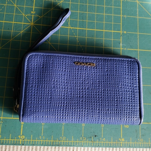Coach wristlet - Picture 1 of 4